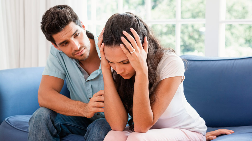 Πώς να βοηθήσετε τον/την σύζυγό σας που έχει κατάθλιψη